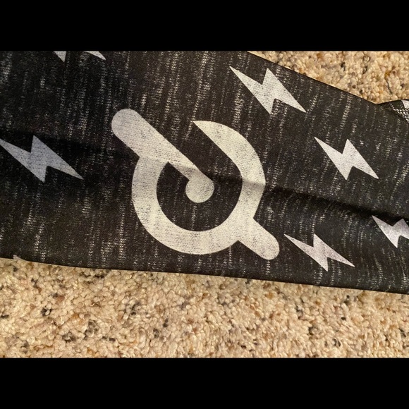 Peloton Terez lightning leggings medium new rare - Picture 3 of 4